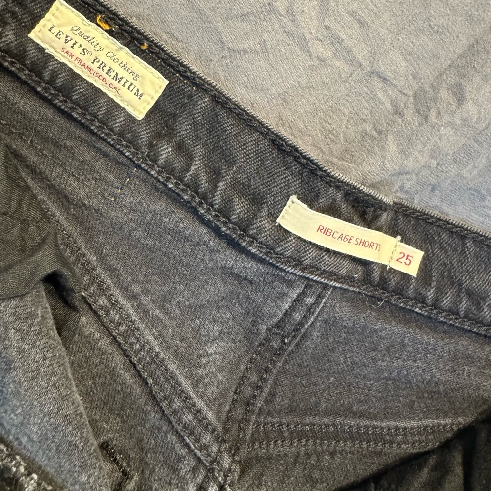 Levi's Ribcage Short - Picture 4 of 5